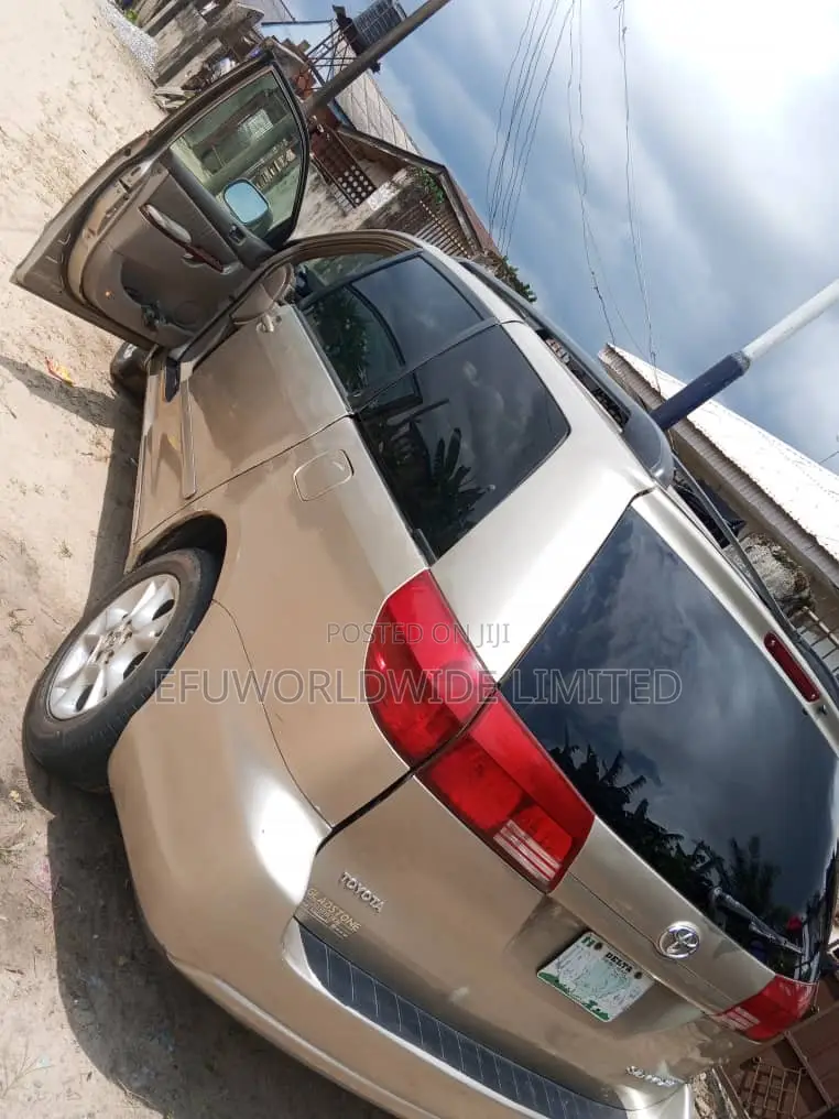 Toyota Sienna 2006 Gold