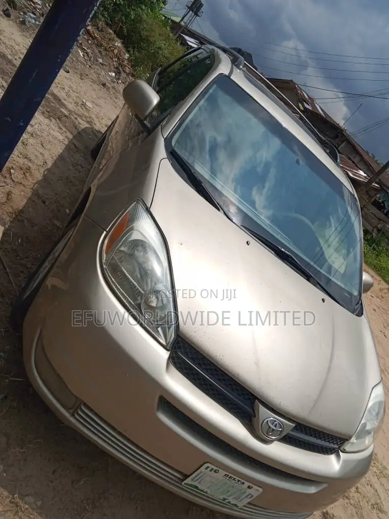 Toyota Sienna 2006 Gold