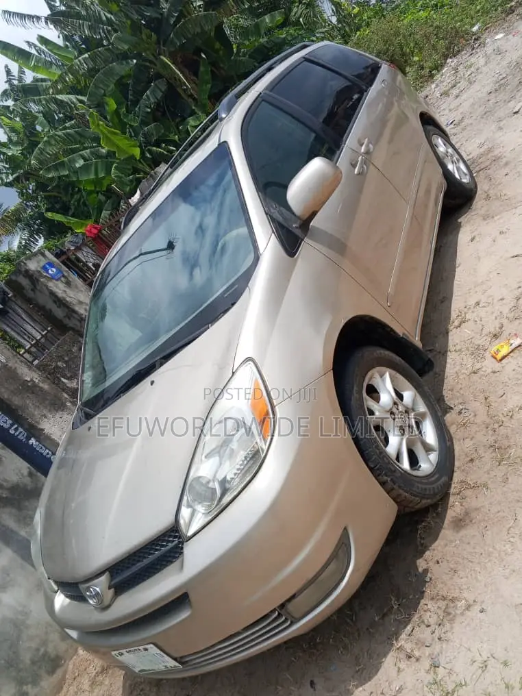 Toyota Sienna 2006 Gold
