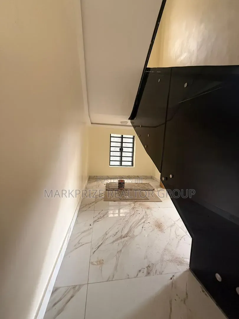 6bdrm Duplex in Magodo Phase 2 Lagos for sale