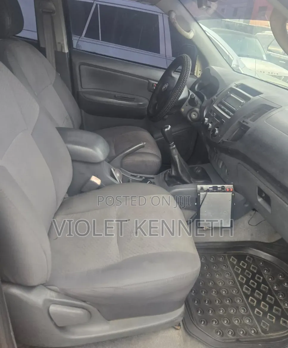Toyota Hilux 2014 Black