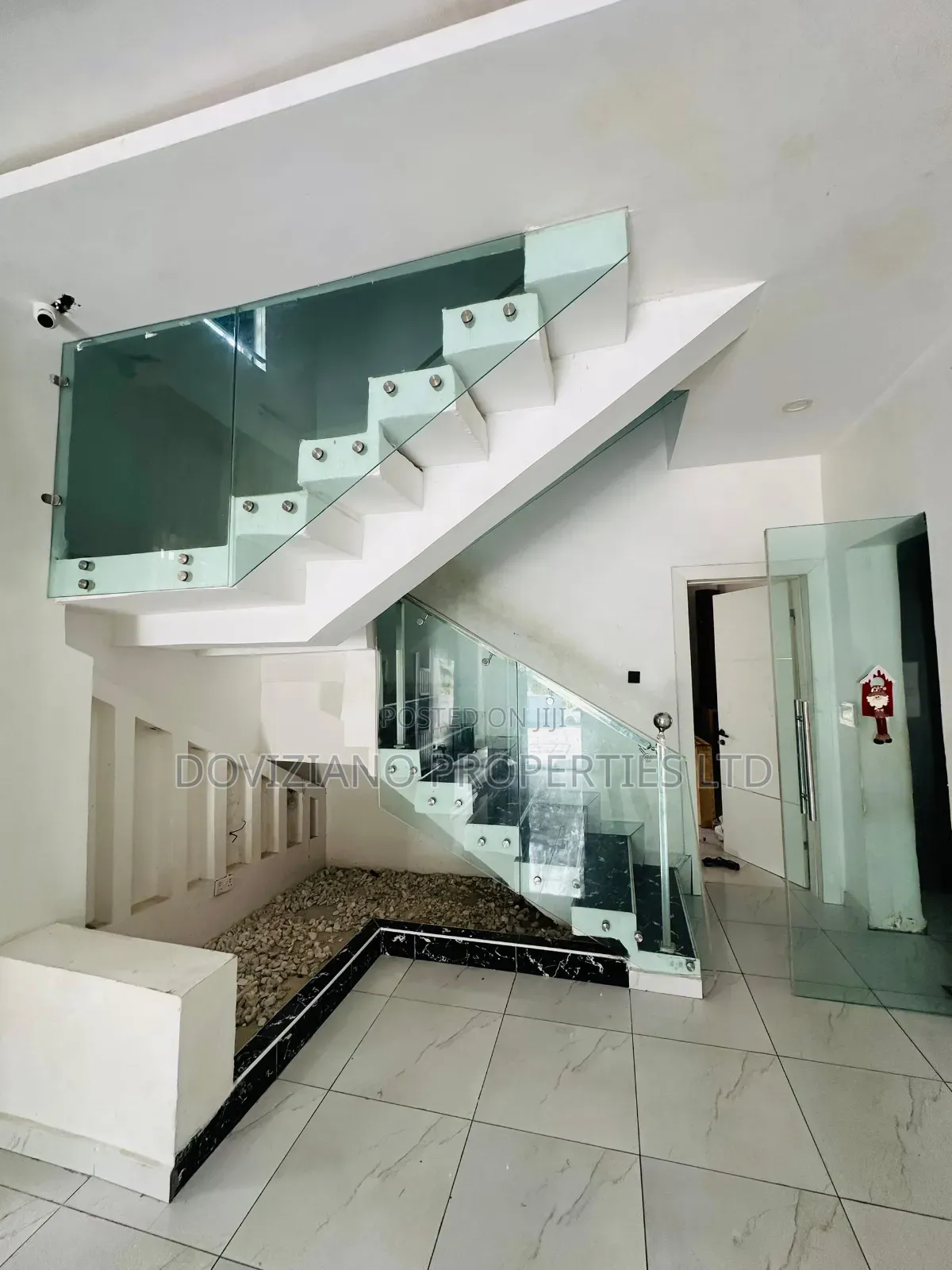 5bdrm Duplex in Ikota for rent
