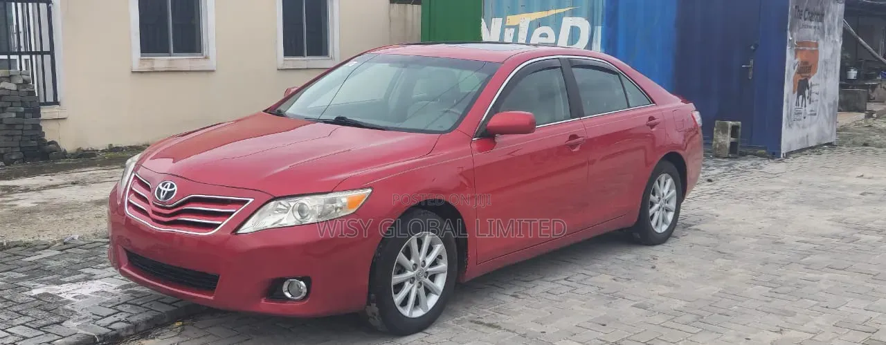 Toyota Camry XLE 4dr Sedan (2.5L 4cyl 6A) 2011 Red