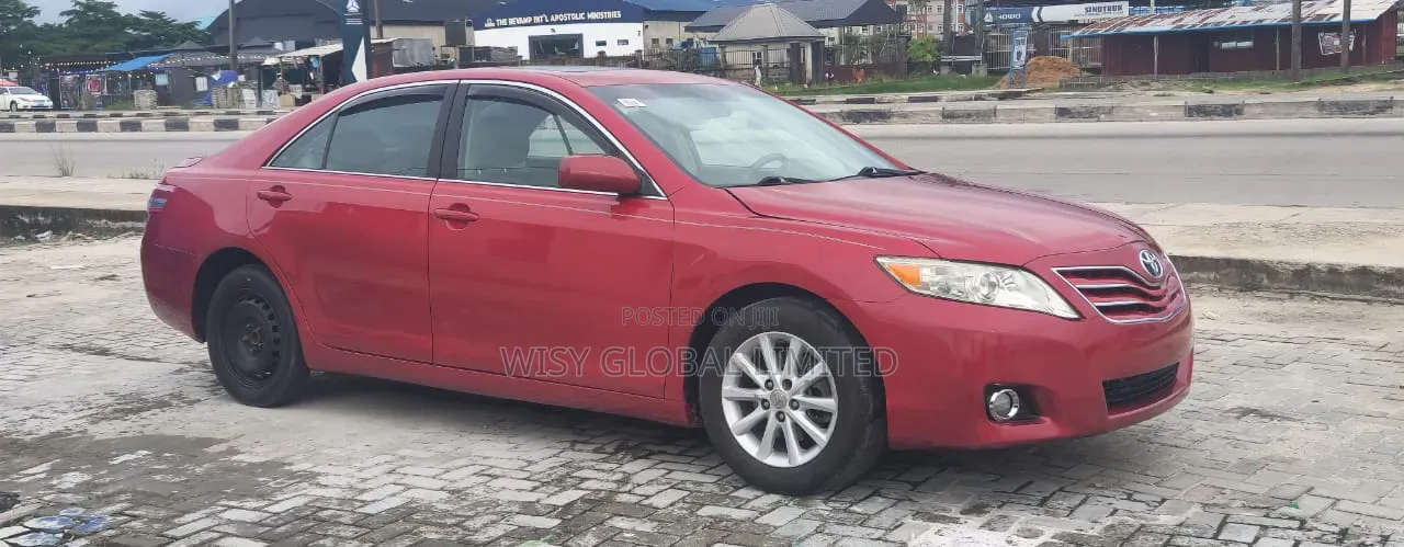 Toyota Camry XLE 4dr Sedan (2.5L 4cyl 6A) 2011 Red