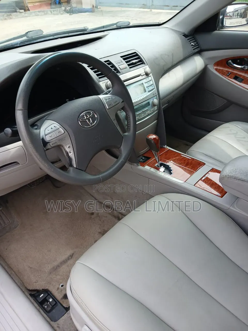 Toyota Camry XLE 4dr Sedan (2.5L 4cyl 6A) 2011 Red