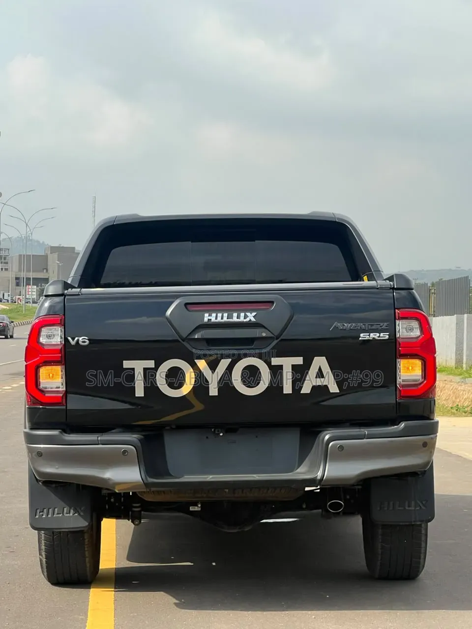 New Toyota Hilux 2025 Black