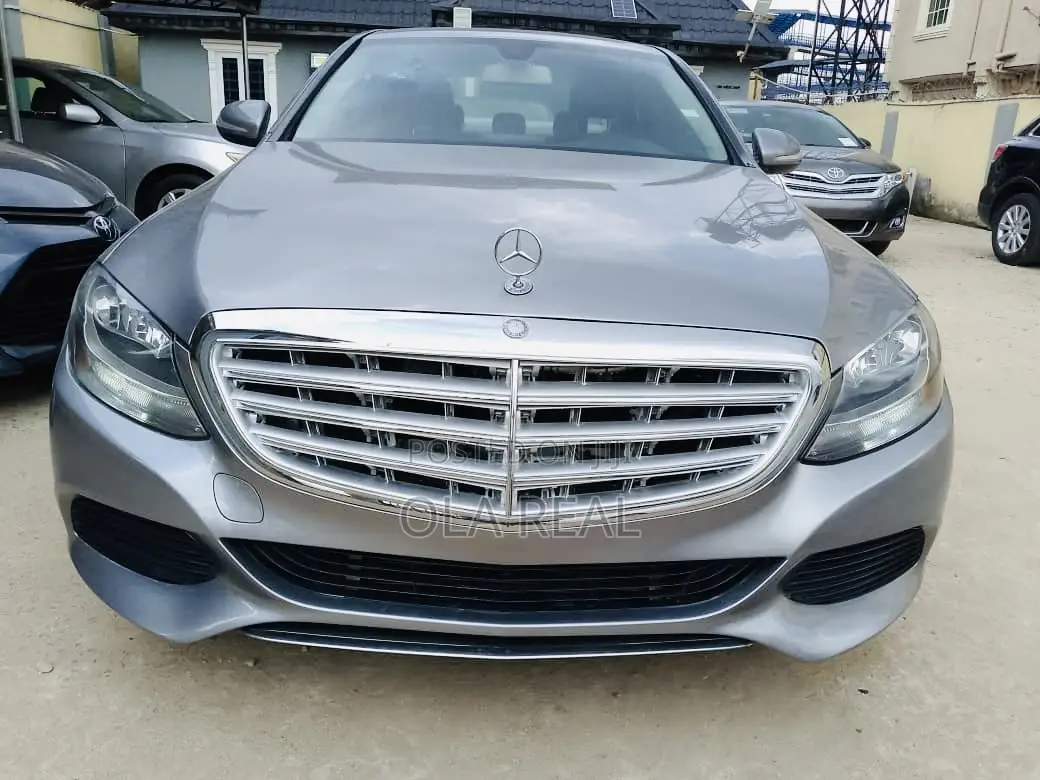 Mercedes-Benz C300 Luxury 4dr AWD 4Matic Sedan (2.0L 4cyl 7A) 2015 Gray