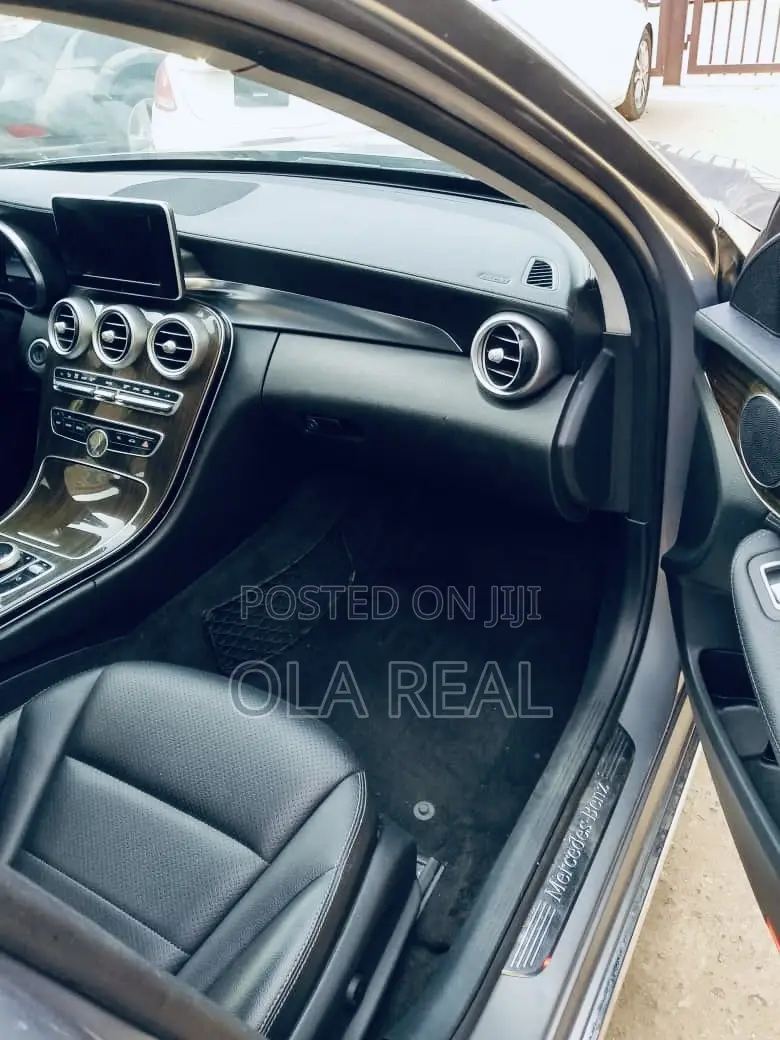 Mercedes-Benz C300 Luxury 4dr AWD 4Matic Sedan (2.0L 4cyl 7A) 2015 Gray