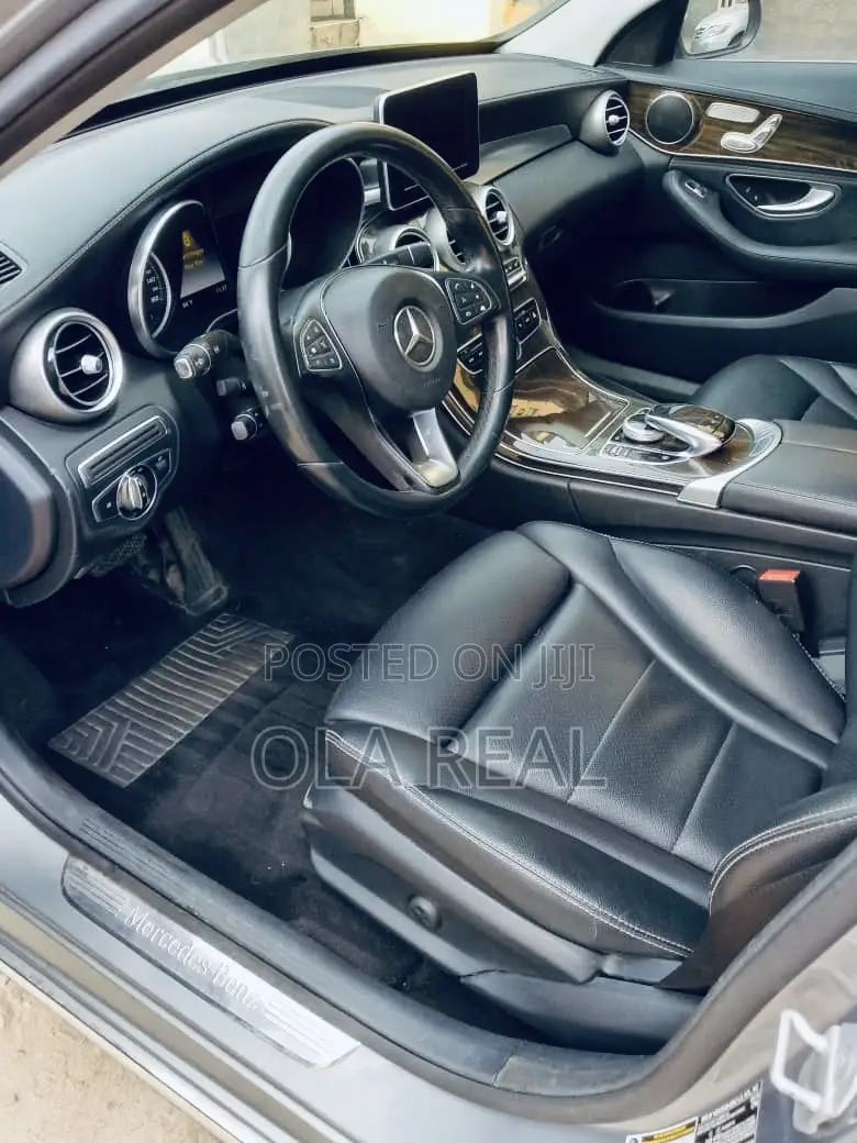 Mercedes-Benz C300 Luxury 4dr AWD 4Matic Sedan (2.0L 4cyl 7A) 2015 Gray