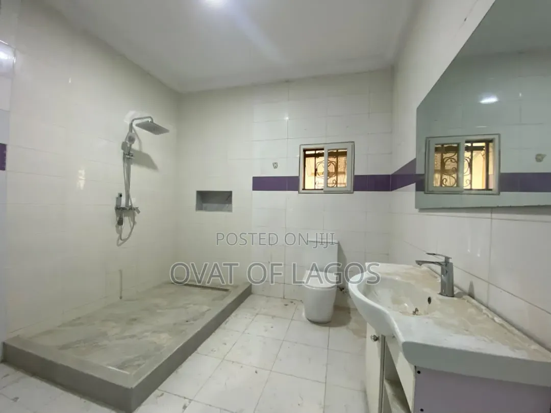 5bdrm Duplex in Lekki Phase 1 for rent