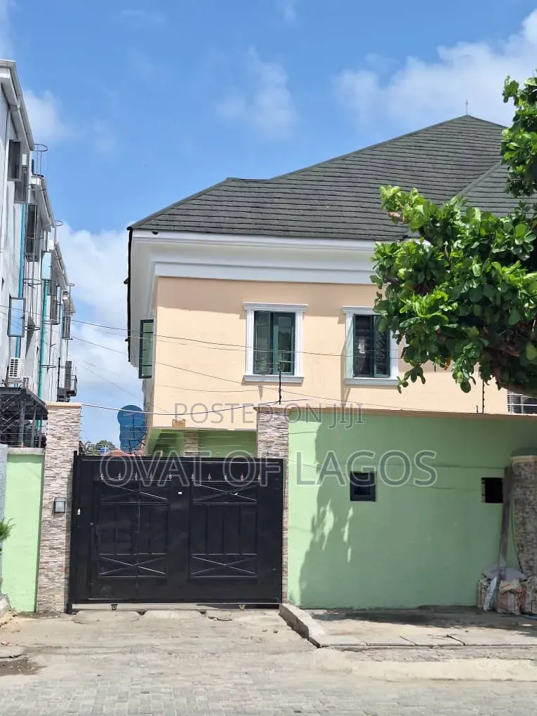 2bdrm Apartment in Lekki Phase 1 for rent