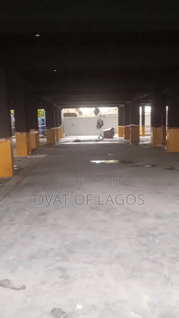 2bdrm Block of Flats in Lekki Phase 1 for rent