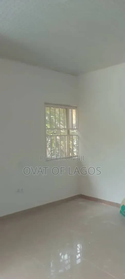 2bdrm Apartment in Lekki Phase 1 for rent