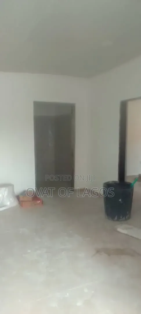 2bdrm Apartment in Lekki Phase 1 for rent