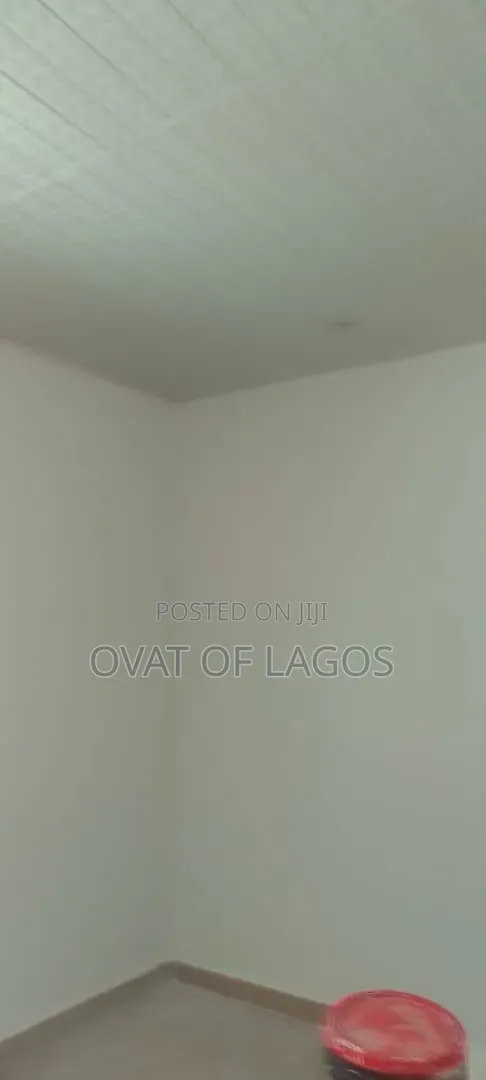 2bdrm Apartment in Lekki Phase 1 for rent