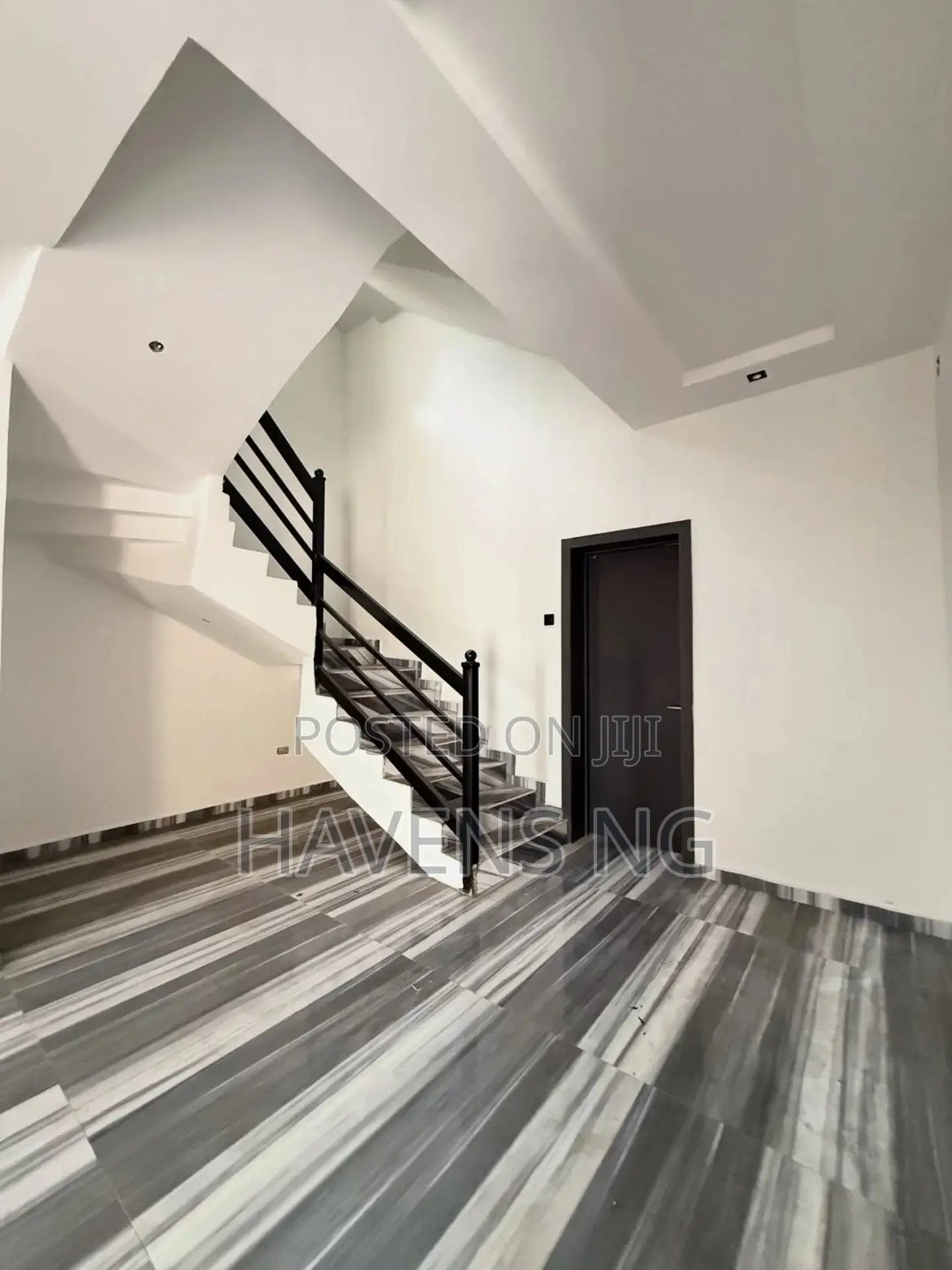 4bdrm Duplex in Chevron for sale