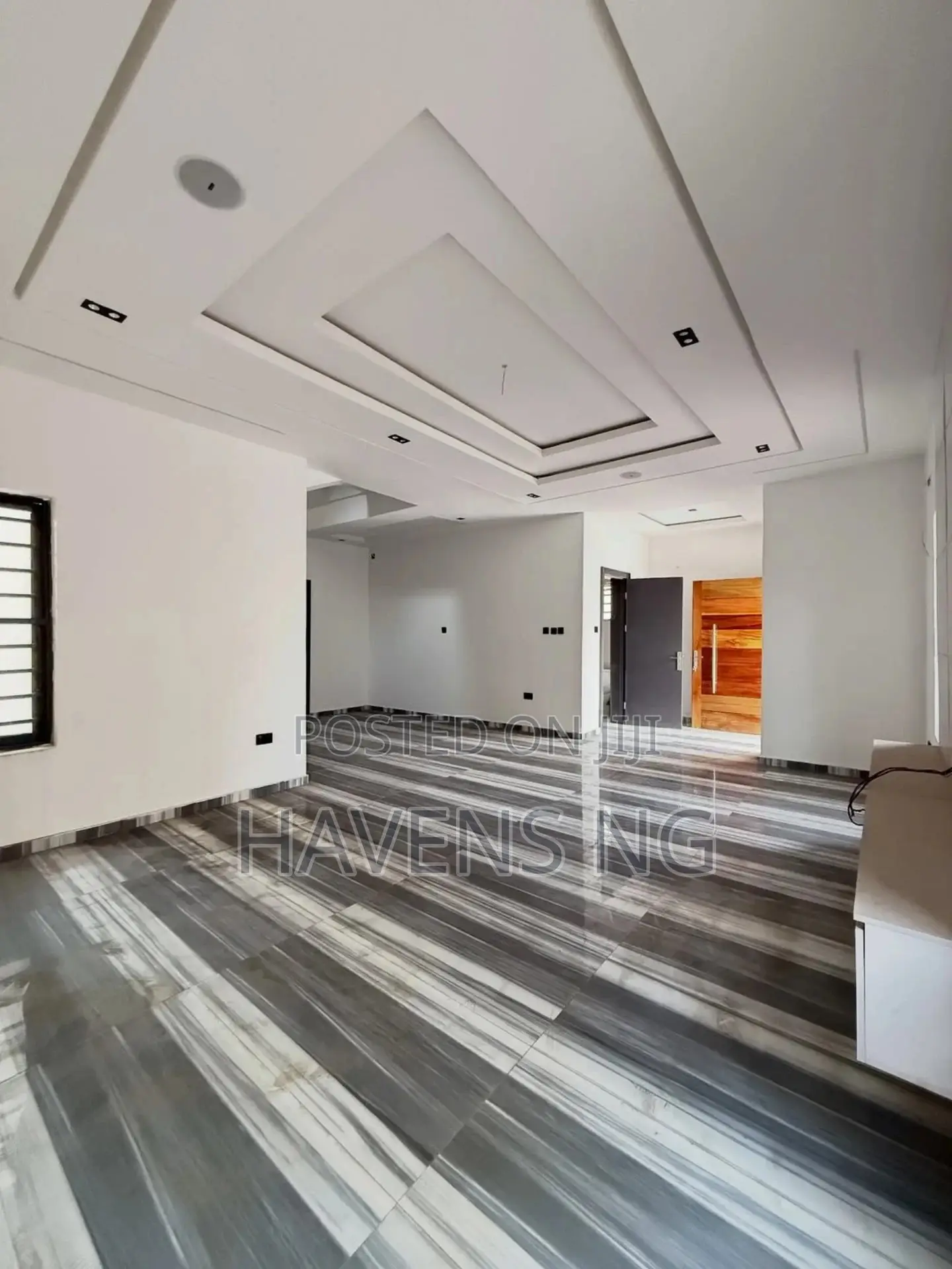 4bdrm Duplex in Chevron for sale