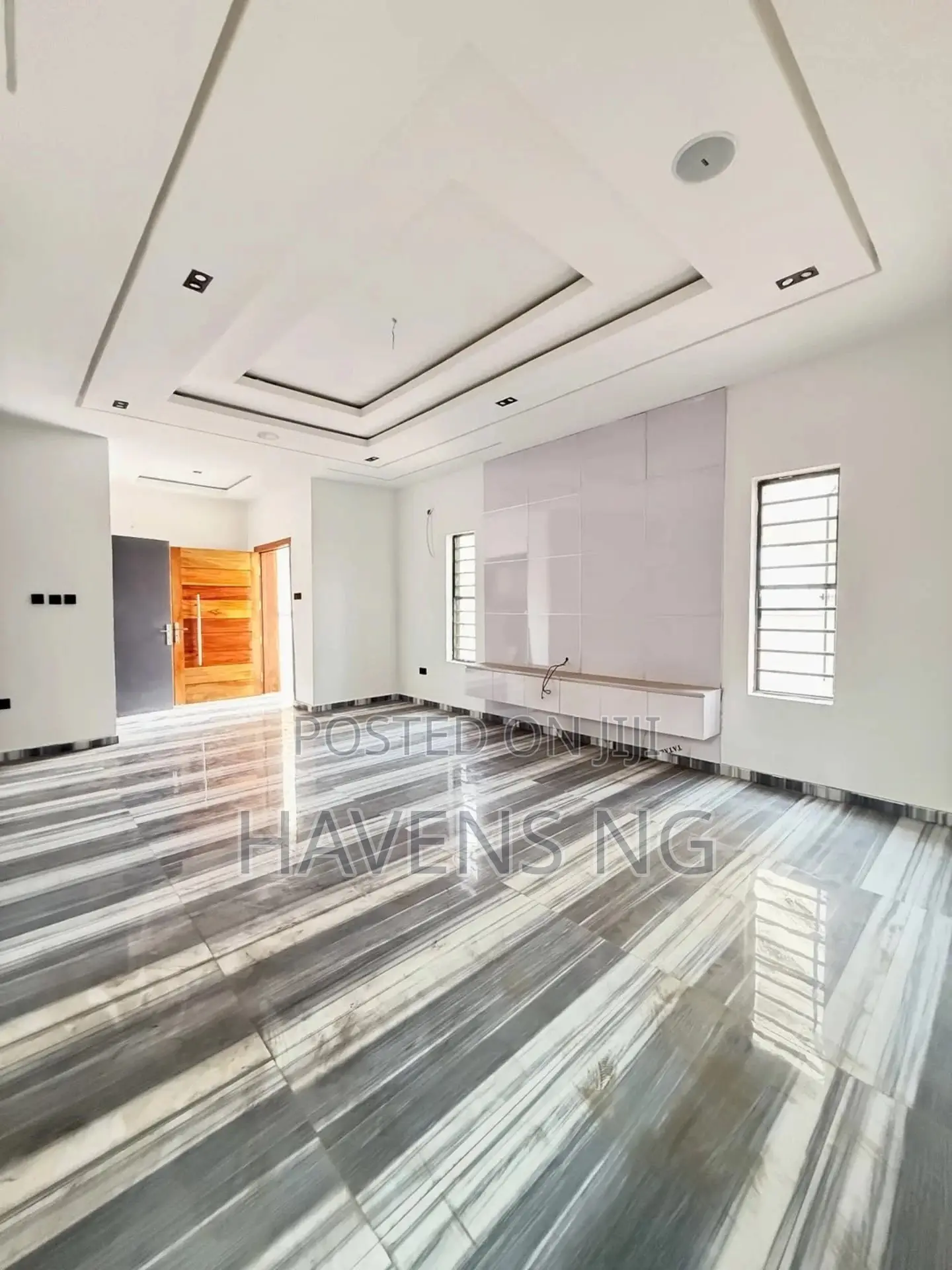 4bdrm Duplex in Chevron for sale