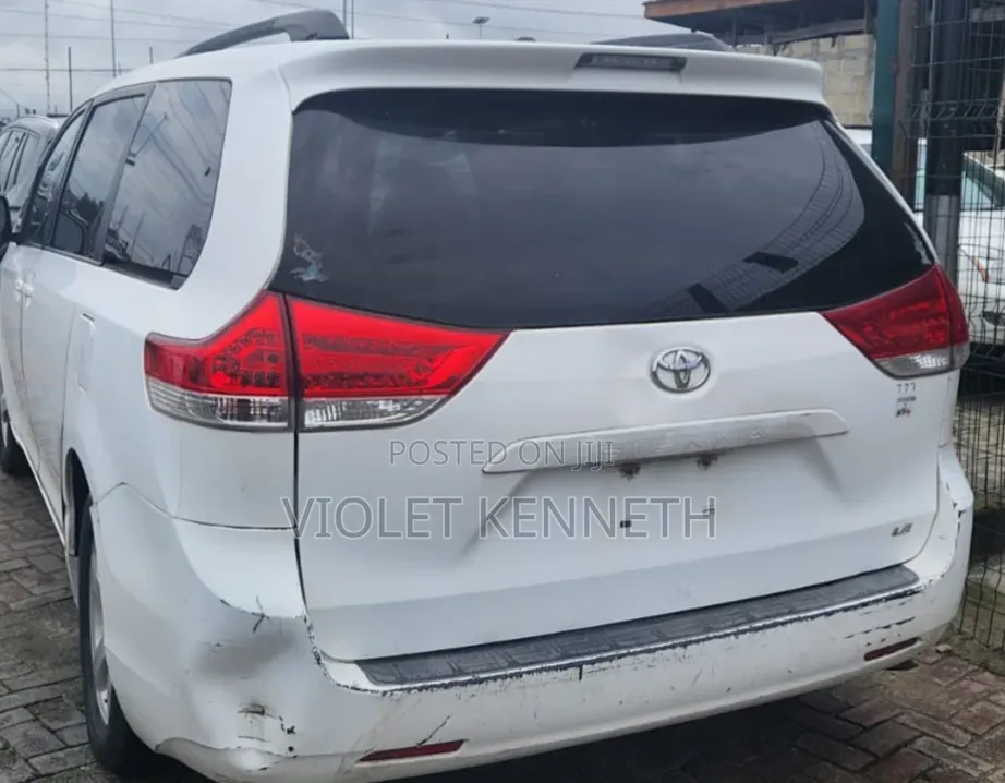Toyota Sienna 2012 White