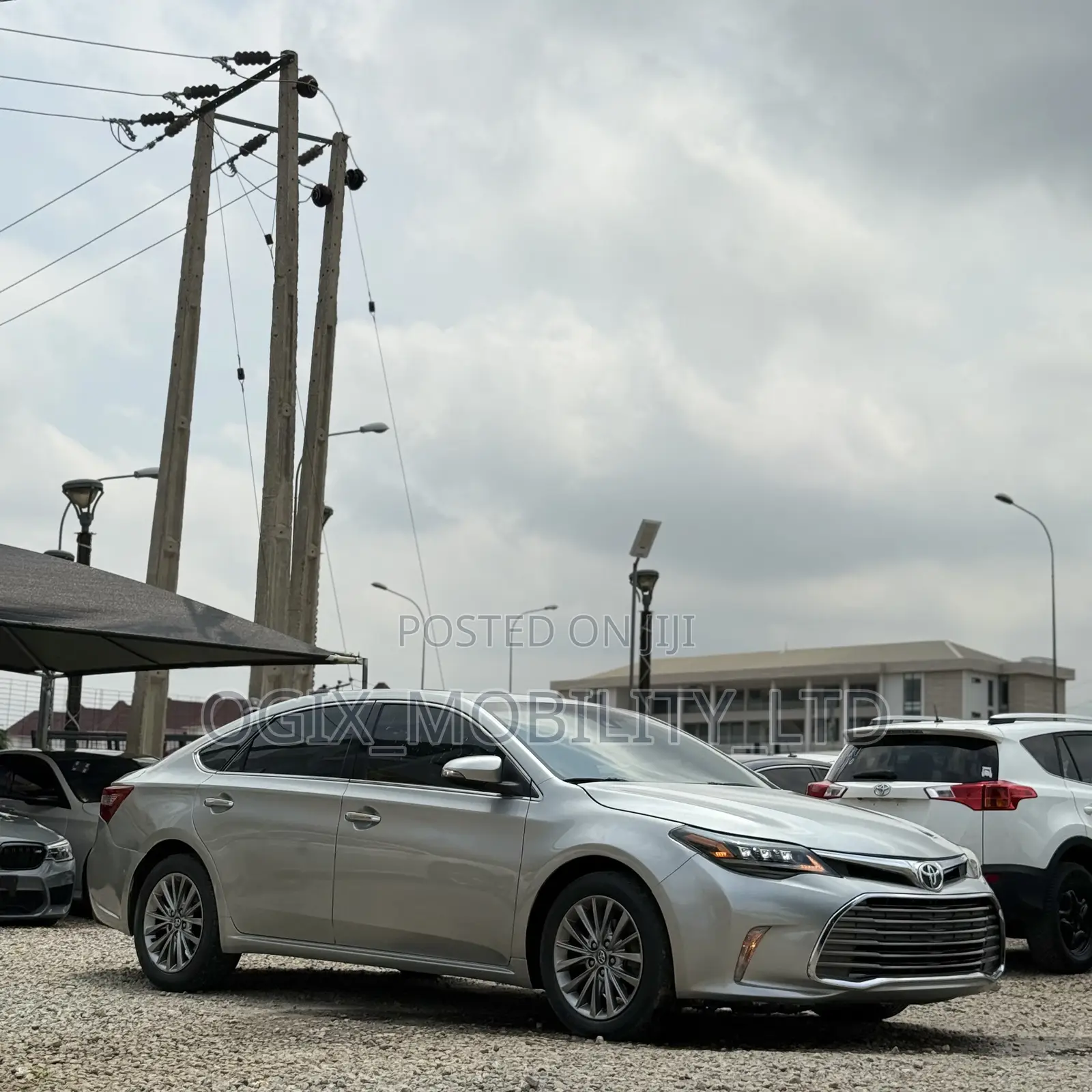 Toyota Avalon Limited FWD Sedan (3.6L 6cyl 6A) 2016 Silver