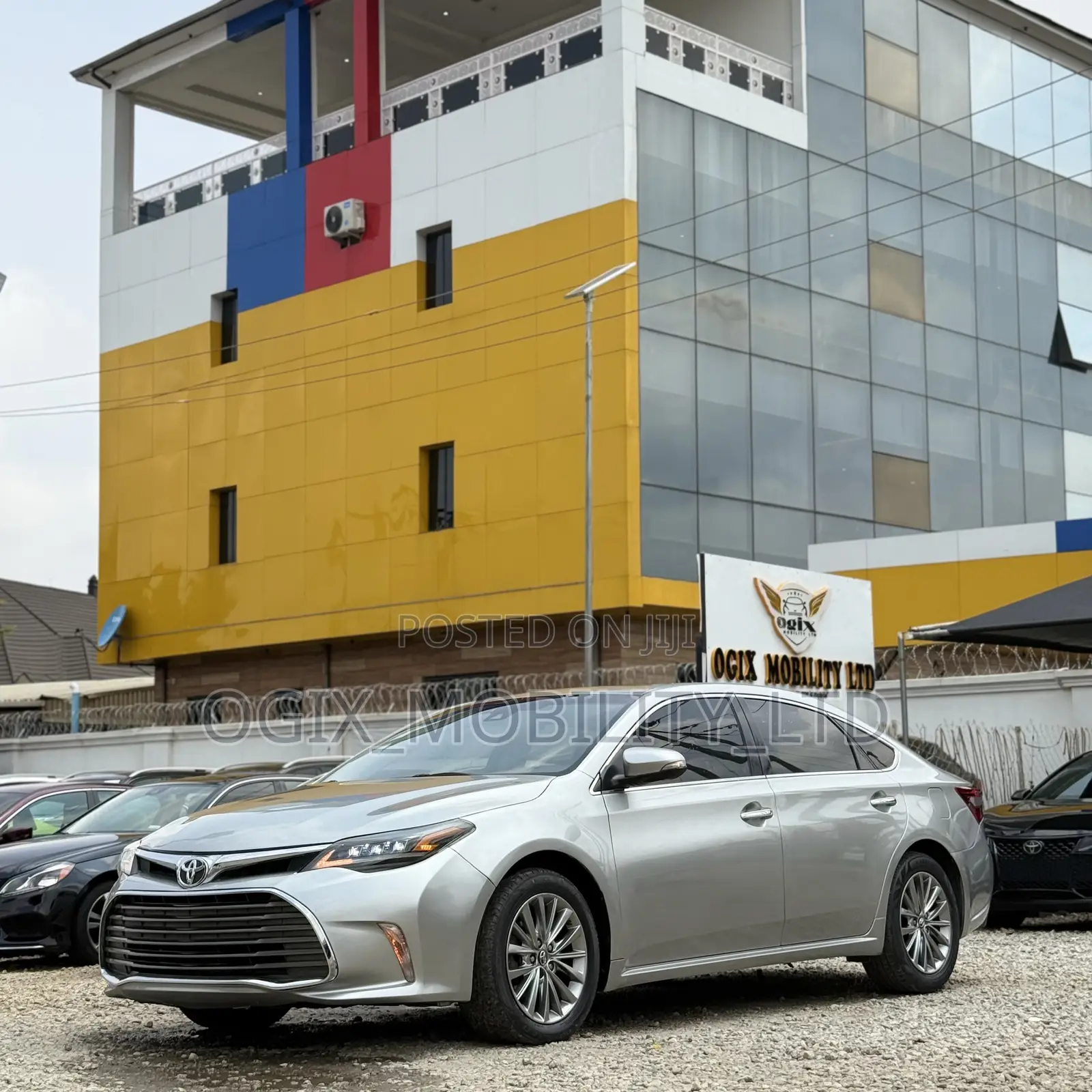 Toyota Avalon Limited FWD Sedan (3.6L 6cyl 6A) 2016 Silver