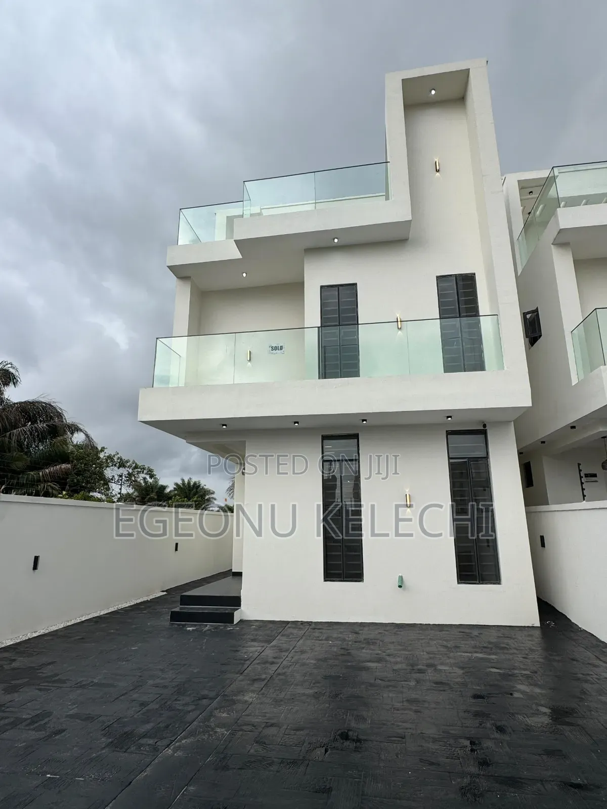4bdrm Duplex in Ikota for sale