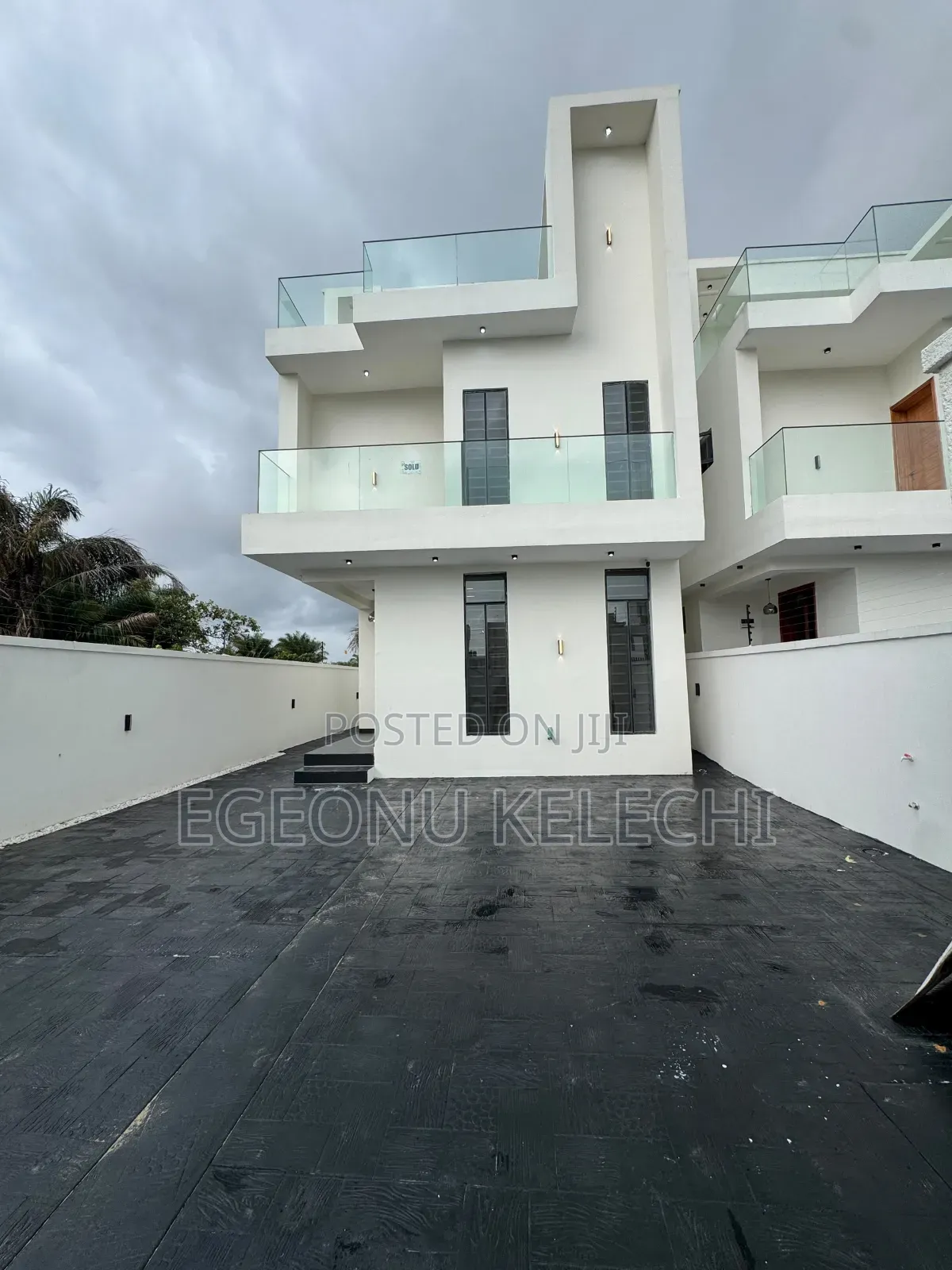 4bdrm Duplex in Ikota for sale