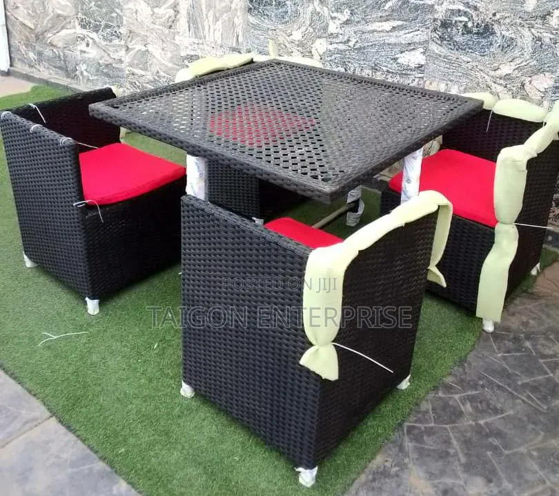 Big Boy Rattan Chairs With Table