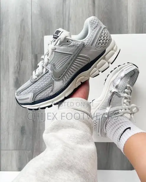 Nike Zoom Vomero 5 Sneakers 