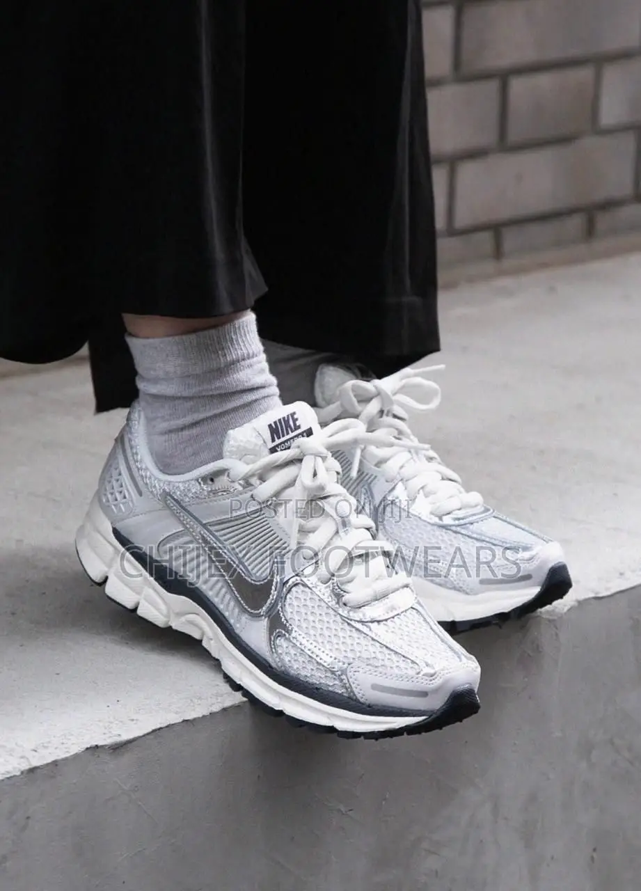Nike Zoom Vomero 5 Sneakers 