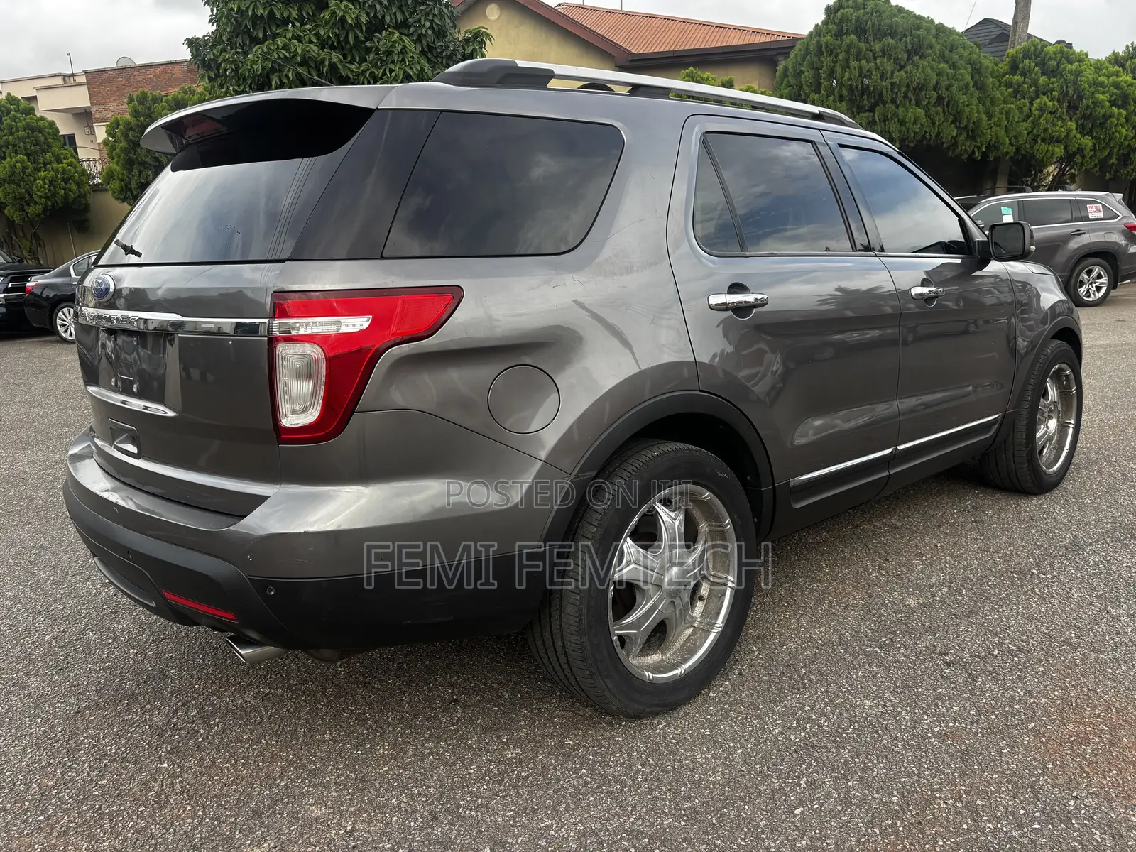 Ford Explorer XLT 4dr 4x4 (3.5L 6cyl 6A) 2011 Gray
