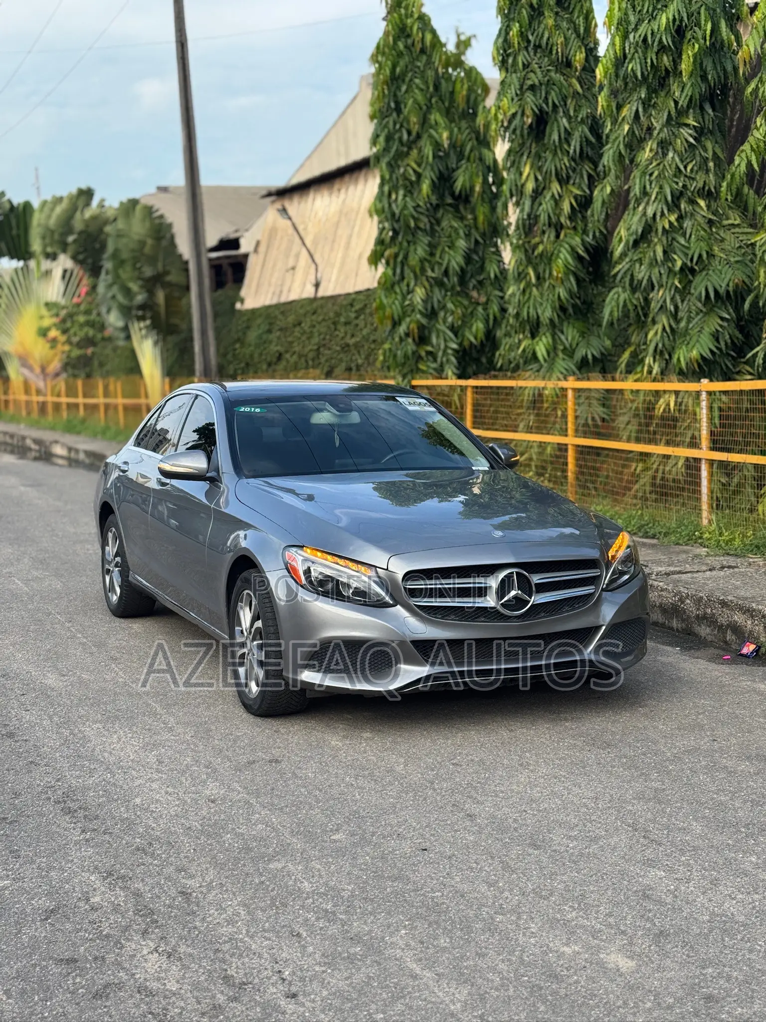 Mercedes-Benz C300 Luxury 4dr AWD 4Matic Sedan (2.0L 4cyl 7A) 2015 Gray
