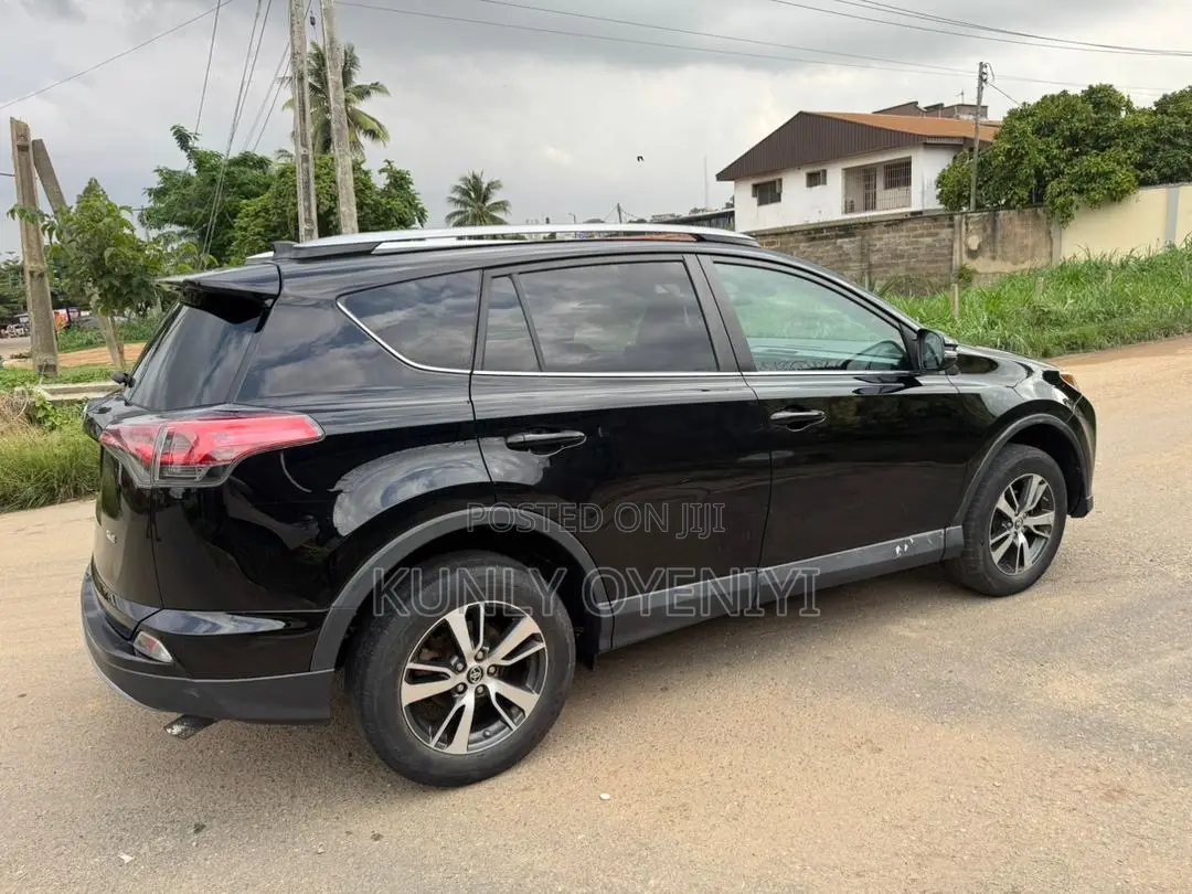 Toyota RAV4 XLE 4dr SUV (2.5L 4cyl 6A) 2018 Black