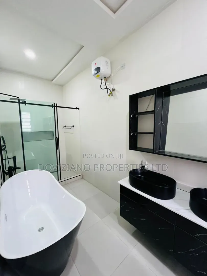 5bdrm Duplex in Ikota for sale