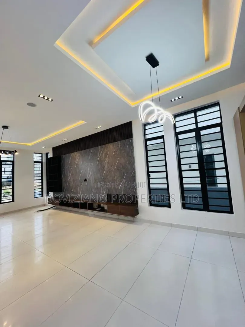 5bdrm Duplex in Ikota for sale
