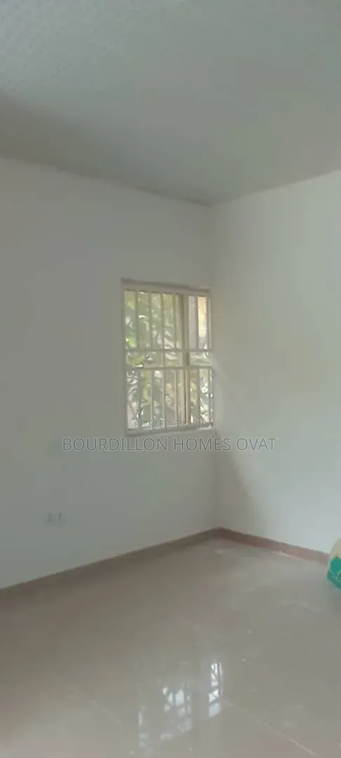 2bdrm Apartment in Lekki Phase 1 for rent