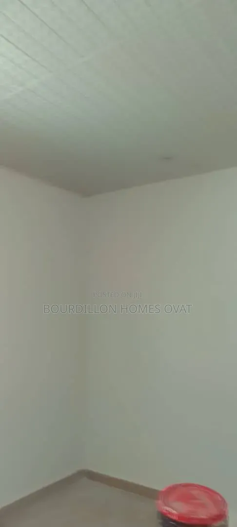 2bdrm Apartment in Lekki Phase 1 for rent