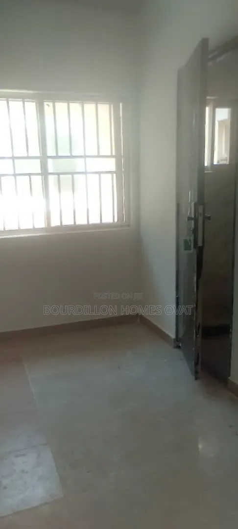 2bdrm Apartment in Lekki Phase 1 for rent