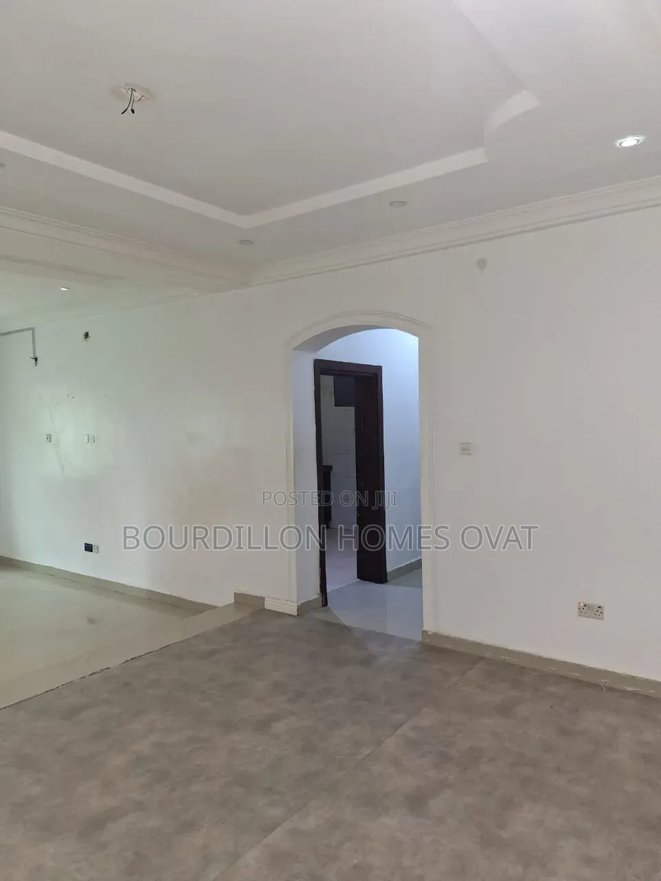 2bdrm Apartment in Lekki Phase 1 for rent
