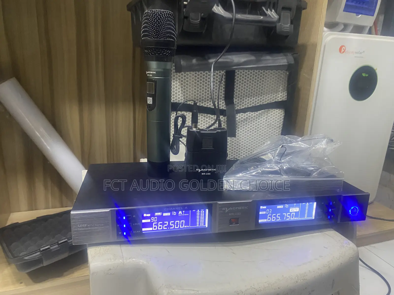 Magnetic Mr-U90 Dual-Channel Uhf Wireless Microphone System