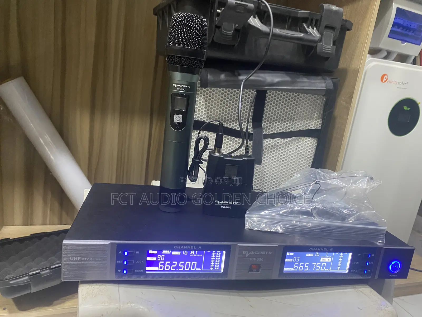 Magnetic Mr-U90 Dual-Channel Uhf Wireless Microphone System