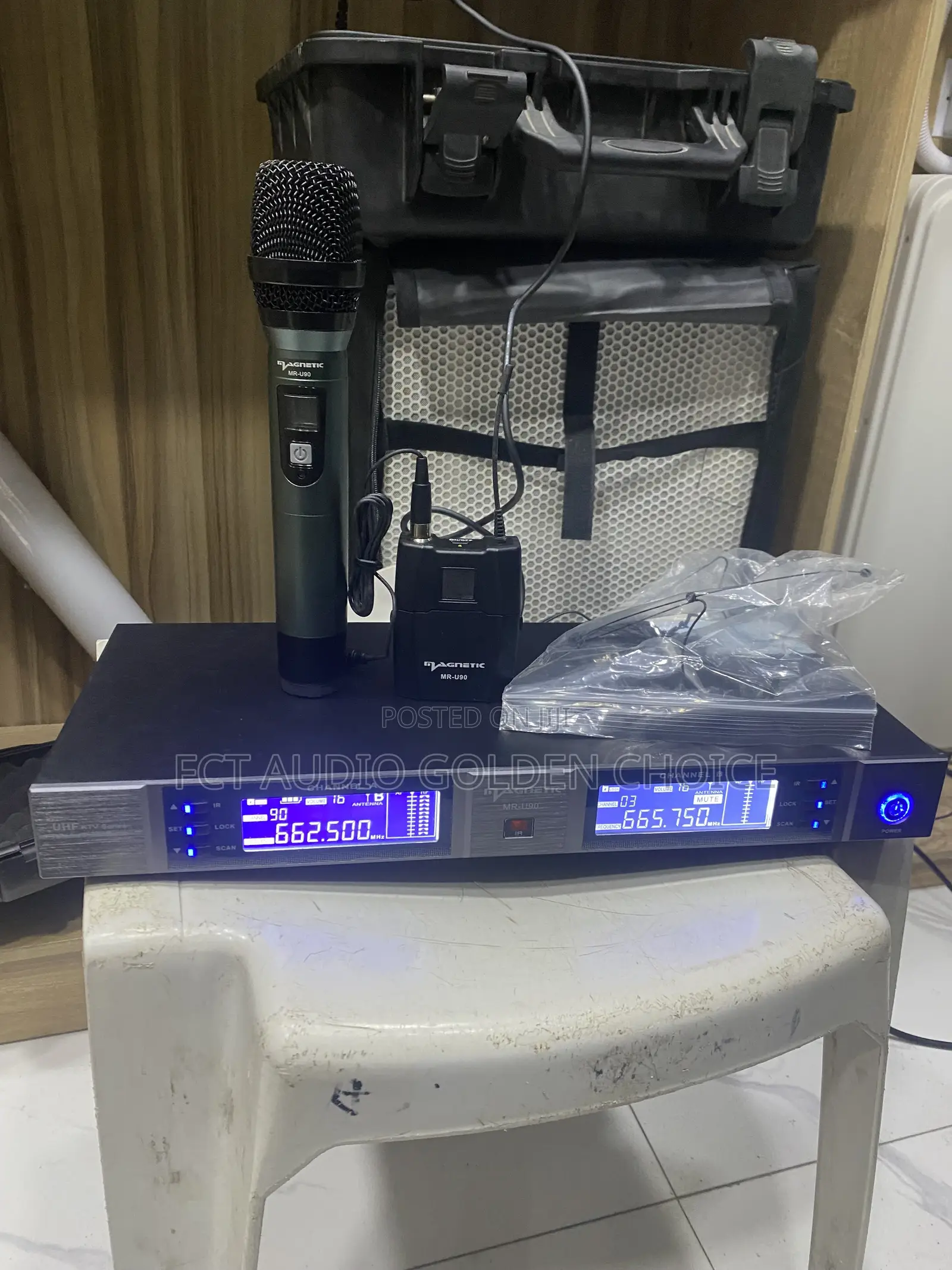 Magnetic Mr-U90 Dual-Channel Uhf Wireless Microphone System
