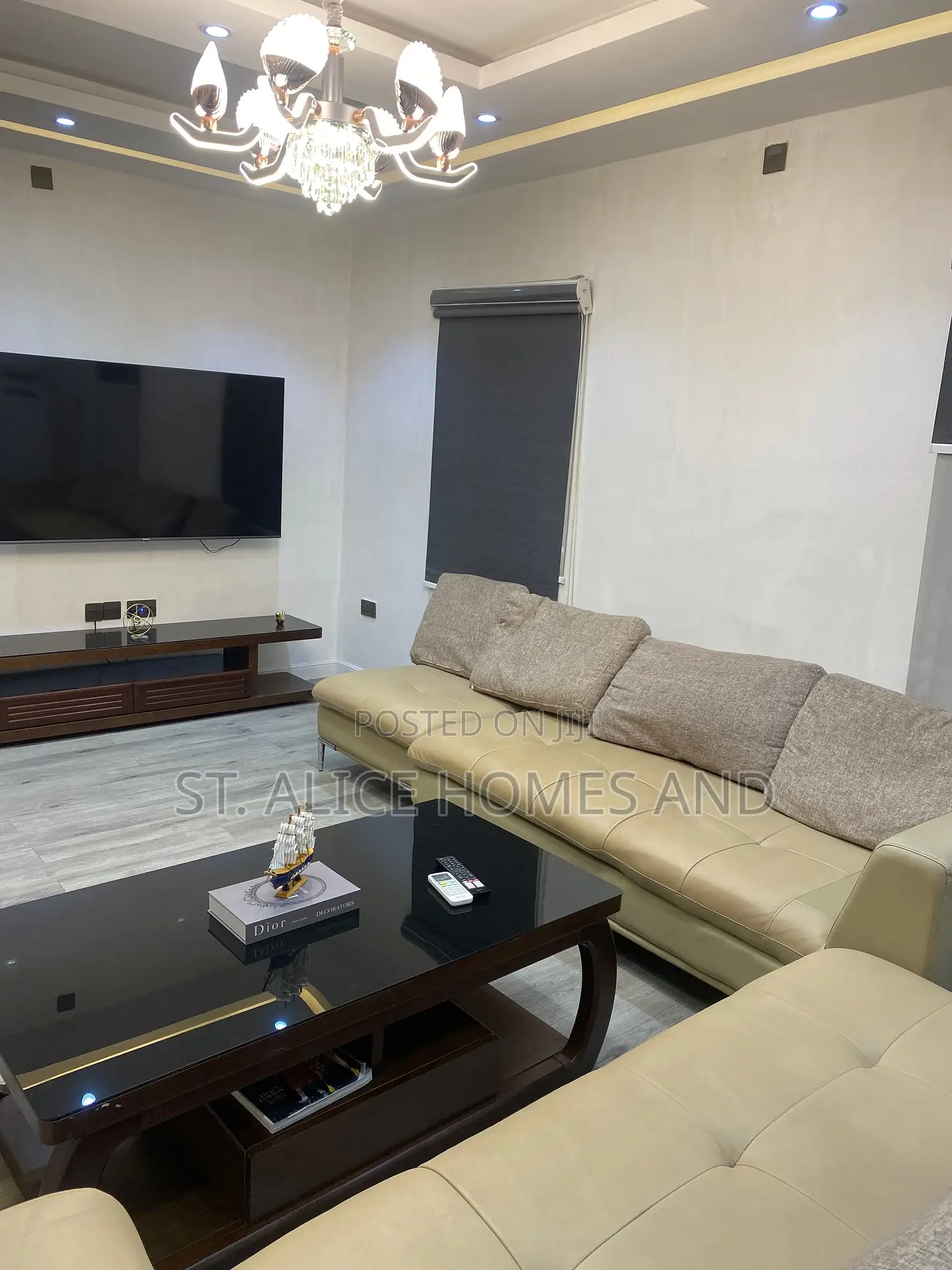Corhause 2 Bedrooms, Upstairs With Balcony