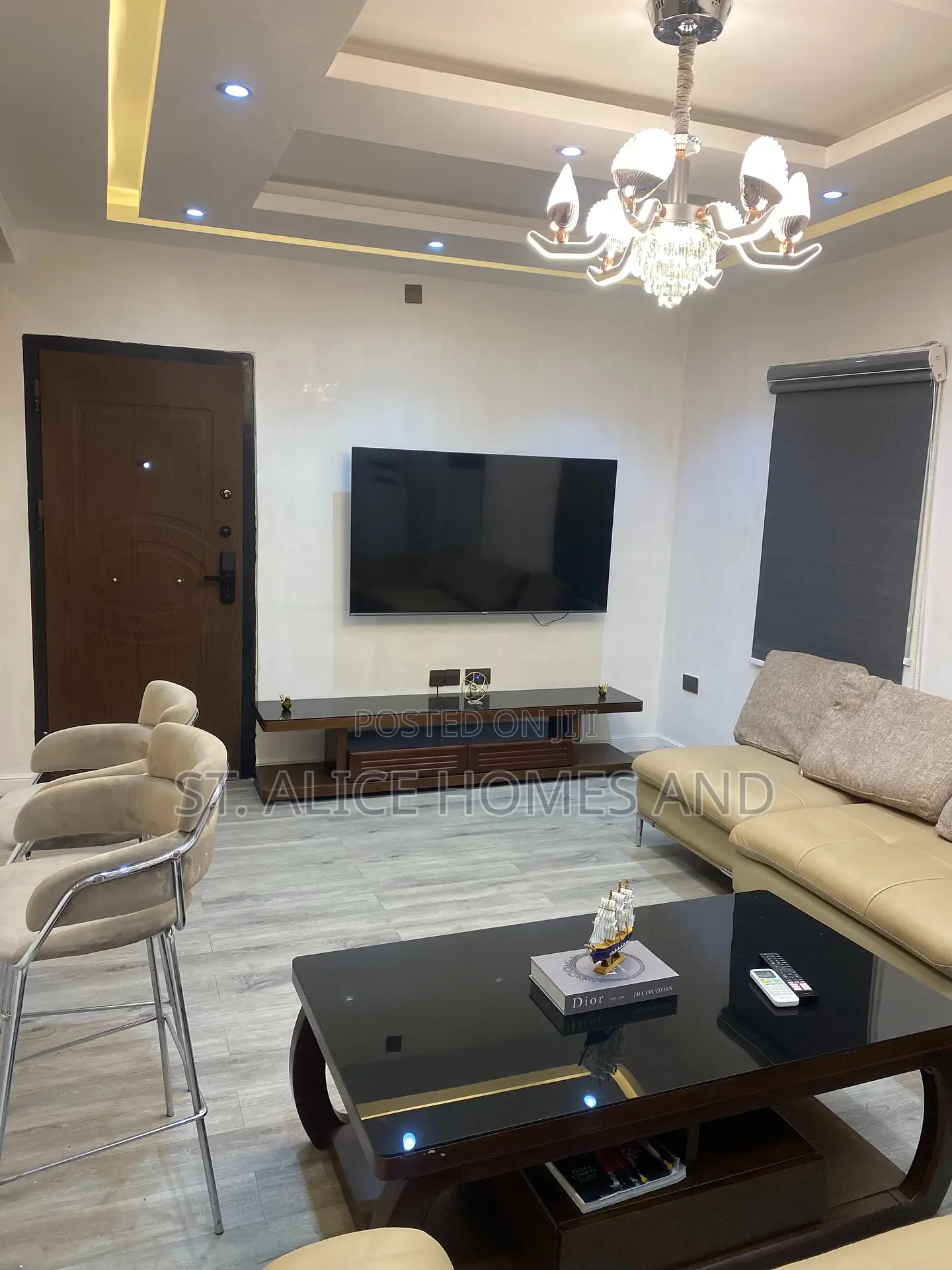 Corhause 2 Bedrooms, Upstairs With Balcony