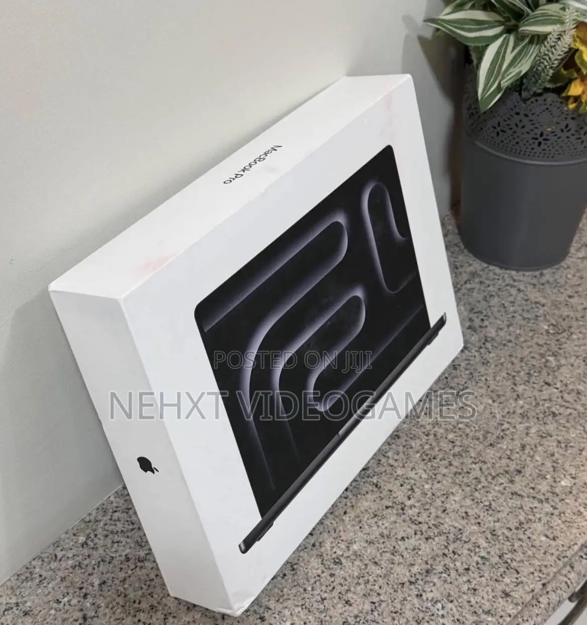 New Laptop Apple MacBook Pro 2025 M5 16GB Apple M5 SSD 512GB