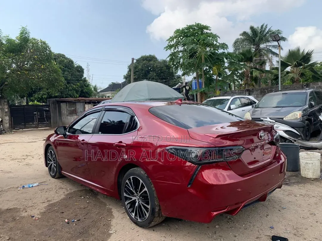 Toyota Camry 2019 Maroon