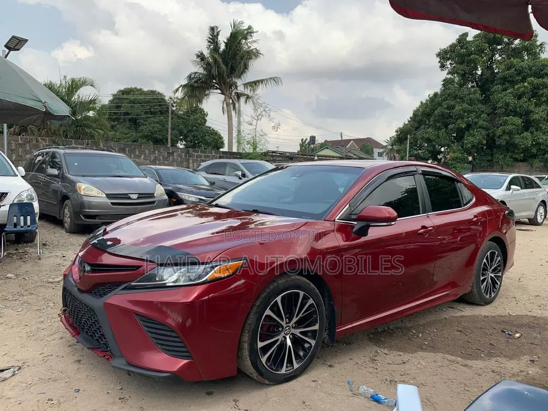 Toyota Camry 2019 Maroon