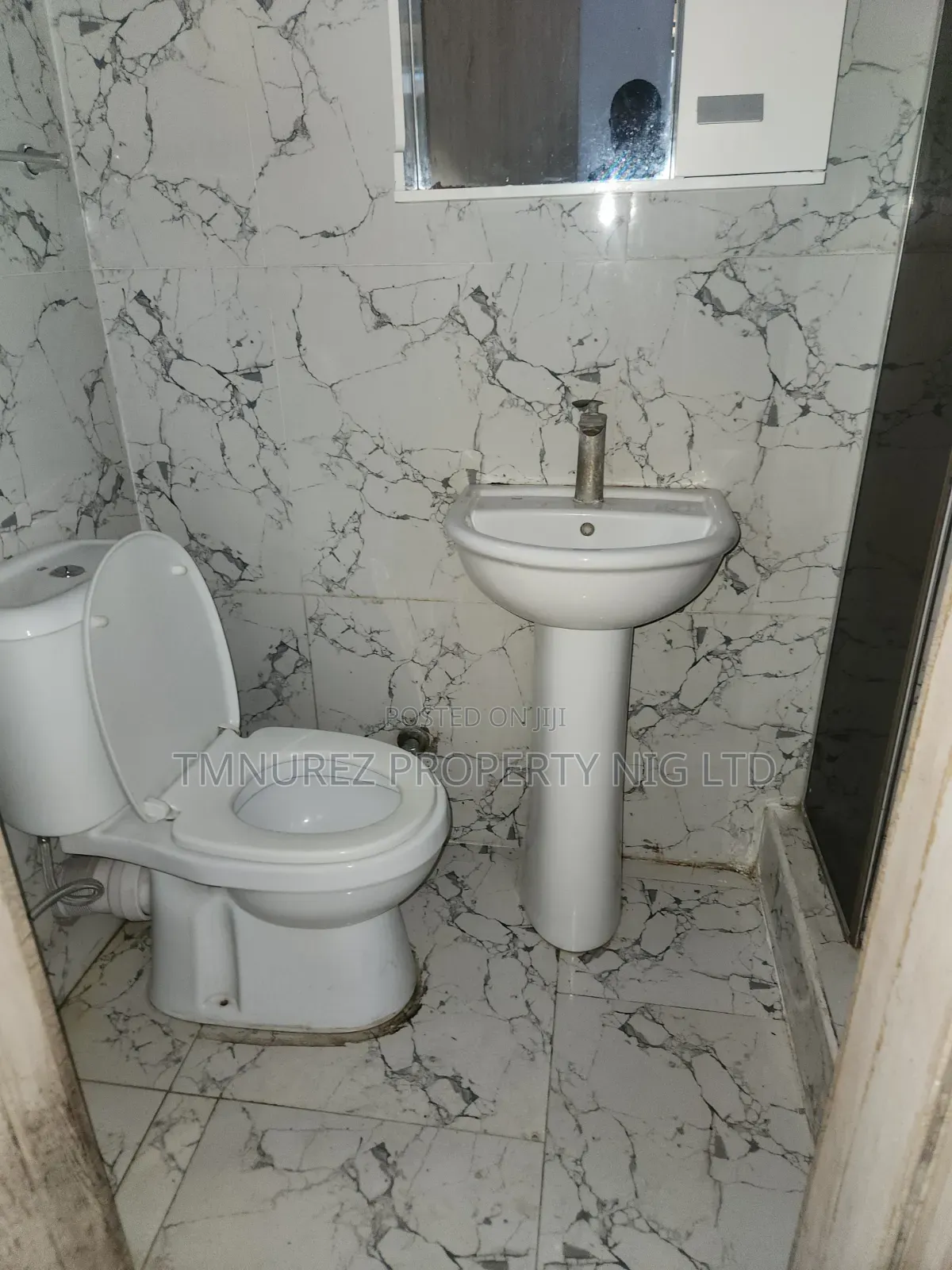 Mini Flat in Ikota for rent