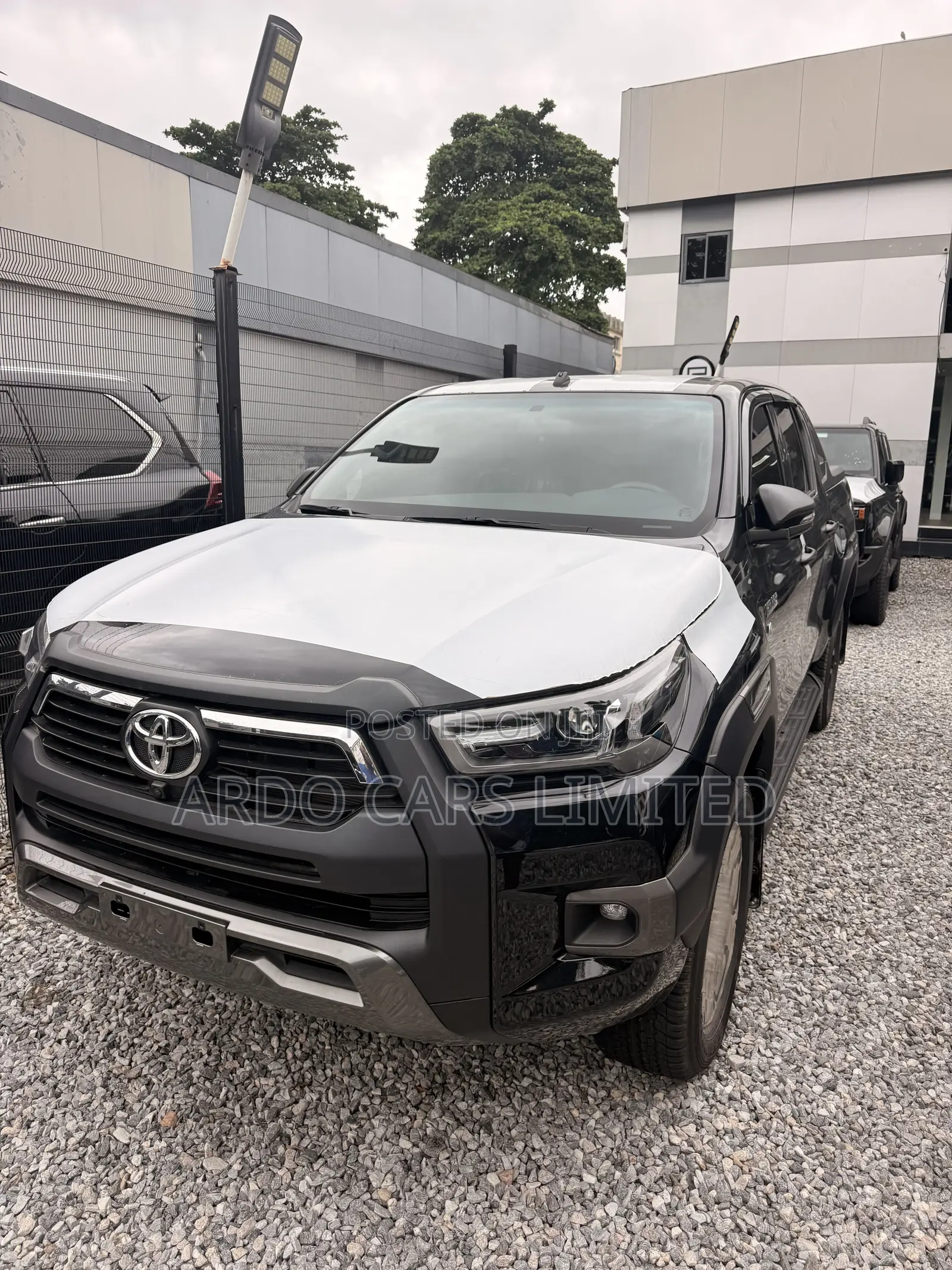 New Toyota Hilux 2025 Maroon
