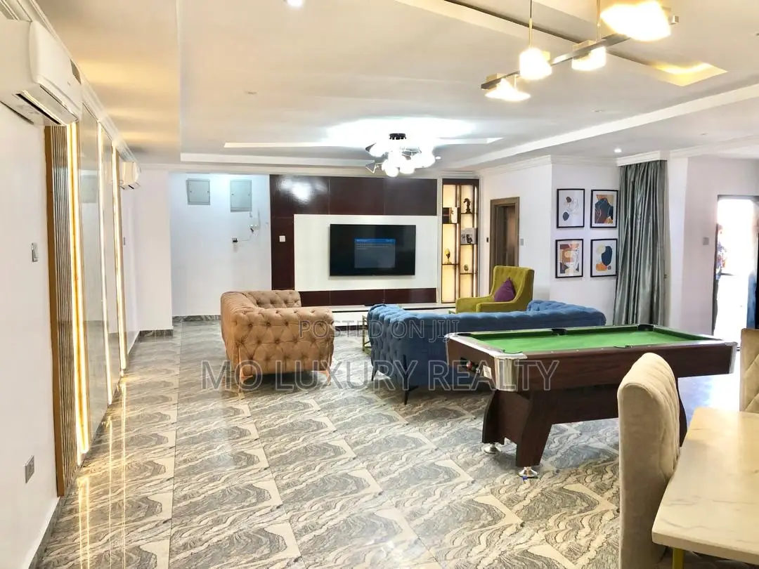 3bdrm Apartment in Lekki Phase 1 for rent